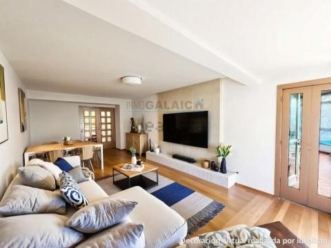 Vive en la Exclusividad: Amplio Piso con Vistas, Terraza y Garaje en Plaza España de Vigo